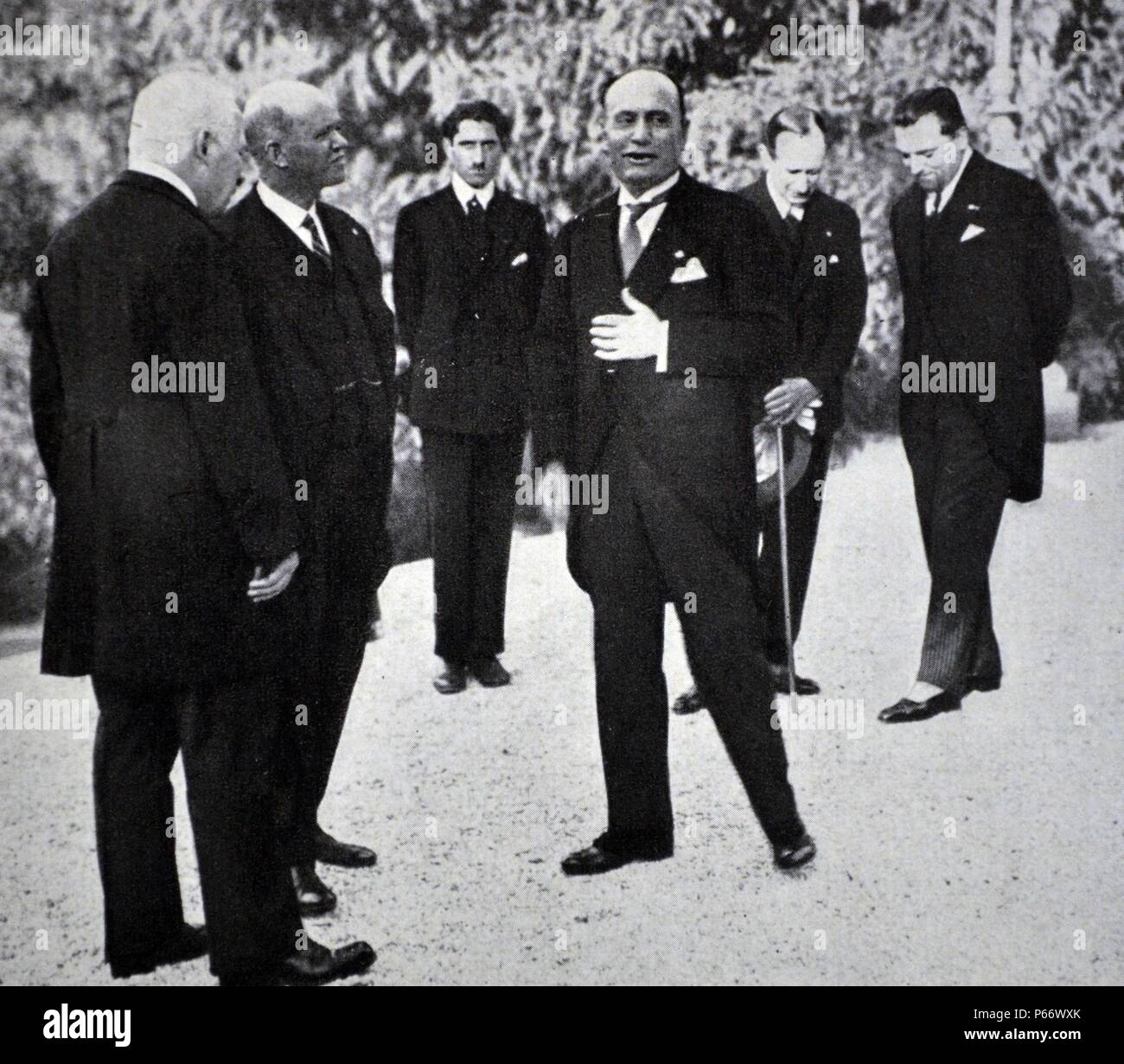 Mussolini besucht eine Elektronikmesse 1929 Stockfoto