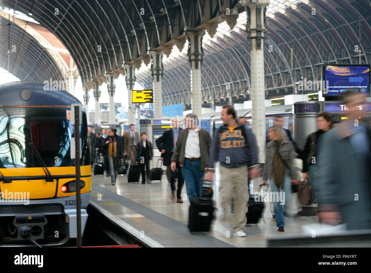 Rush Hour in London, Paddington Station. November 2005 Stockfoto