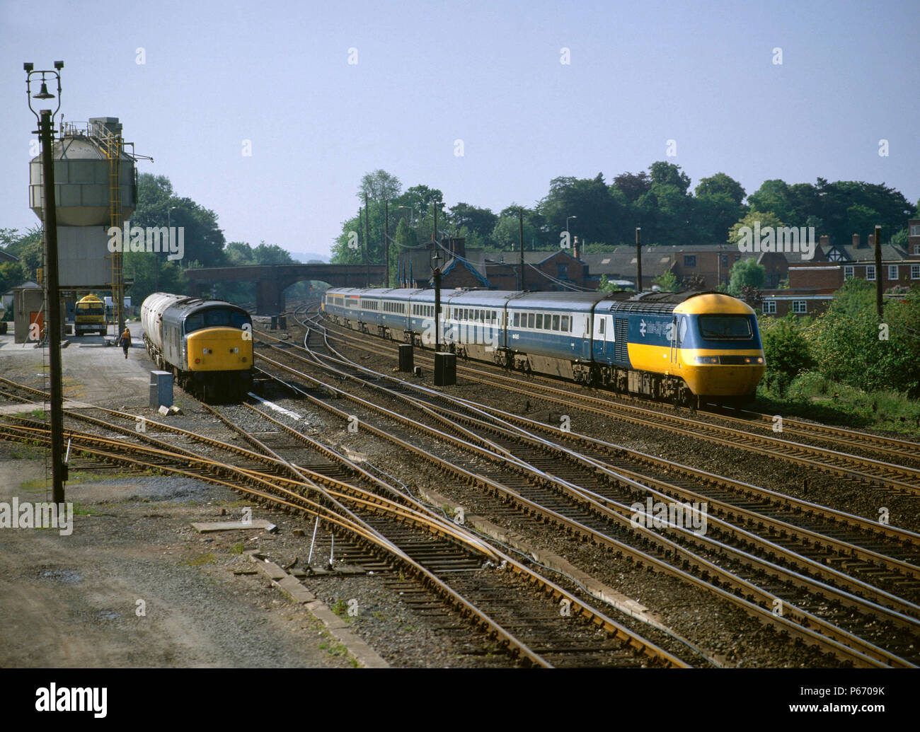 Syston südlich der Kreuzung, Leicester. Nr. 45.041 heftet sich an der Zement Wagen in der gleisanschlüsse als IP 08 - Die 08.10 ex St Pancras für Derby - Kopf nicht Stockfoto