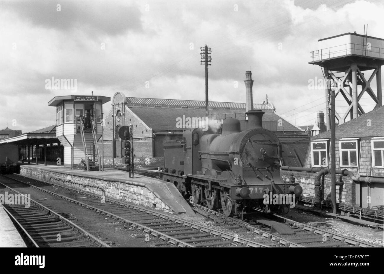 Die ehemalige Stadt Dublin Junction Railway ab Amiens Street und Westland Row. Hier, Klasse J 15 B Nr. 717, ein inchicore Entwicklung der J-Klasse 0-6 Stockfoto