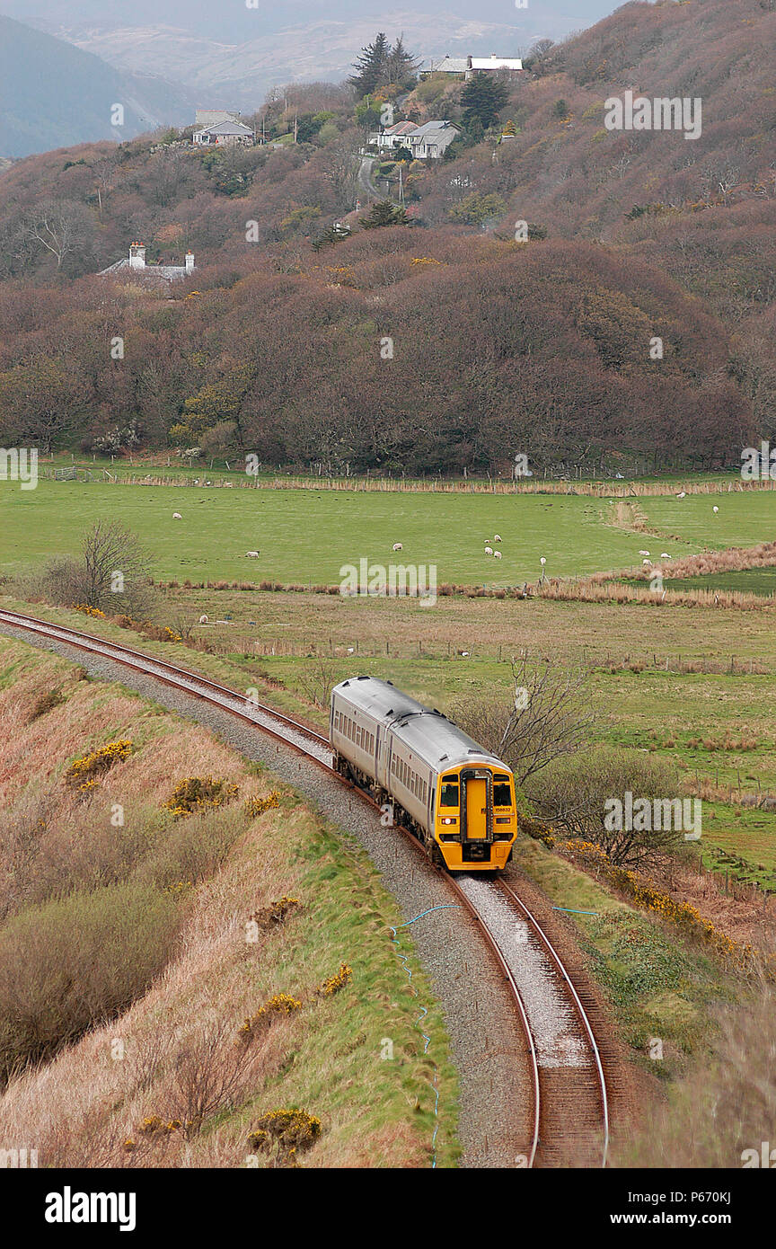 Die mawddach Estuary liegt am Fuße des Cadair Idris und ist ein beliebter Urlaubsort an der Linienverkehr zwischen Birmingham - Dinas Mawddwy - Stockfoto