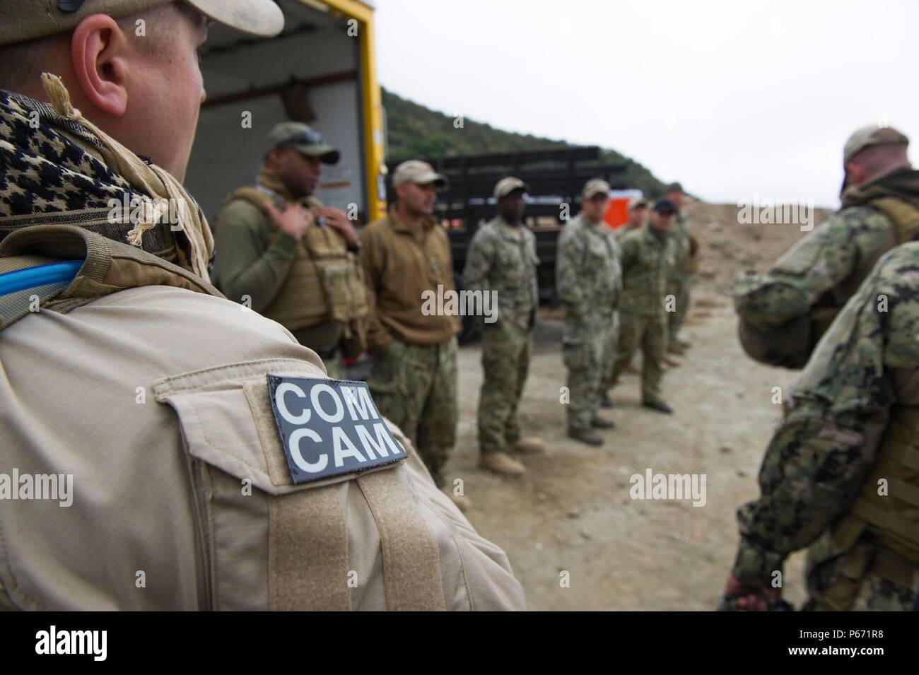 Service für Mitglieder, die Teilnahme an der Flotte bekämpfen Kamera Pacific (Fccp) Sommer Quick Shot 2016, 15. Mai 2016, Azusa, Kalifornien, Muster für Ihre morgen Sicherheit kurz. Quick Shot ist ein halbjährlicher FCCP Übung, die Ihnen live - Feuer- und Szenario based training zu kombinieren - gemeinsame Bekämpfung der Kamera. (U.S. Marine bekämpfen Kamera Foto von Mass Communication Specialist 1. Klasse John callahan/Freigegeben) Stockfoto