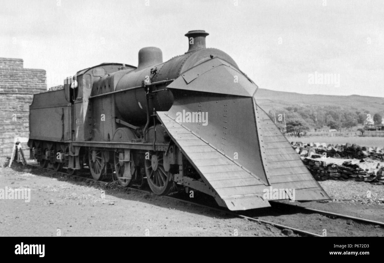 Schneepflug ausgestattet ex LMS4F 0-6-0 bei Skipton während der Mitte der 1960er Jahre. Stockfoto