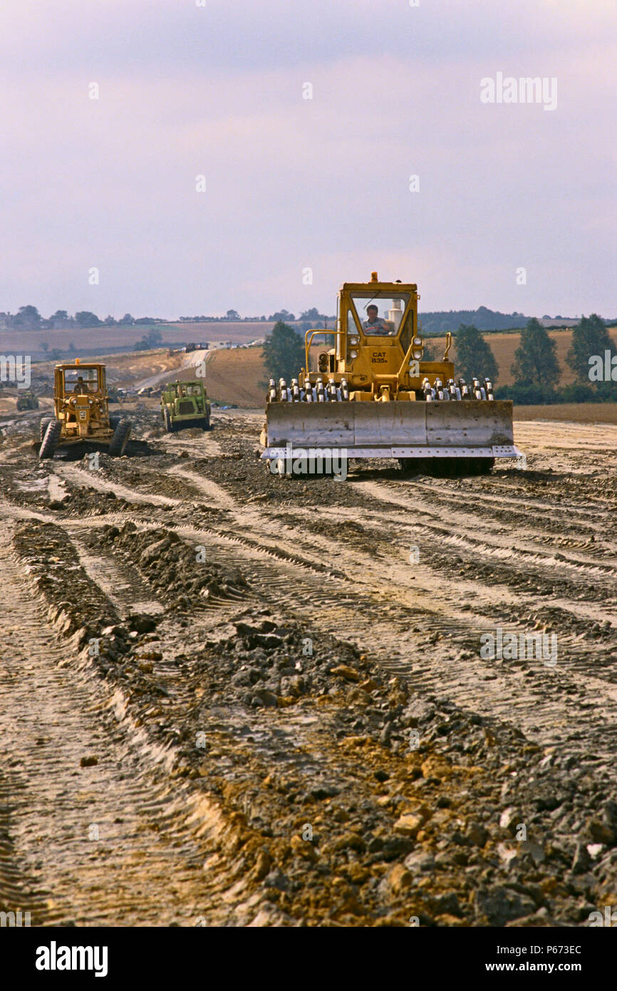 Roadgraders und walzenzüge Vorbereitung der Oberfläche für den Straßenbau Stockfoto