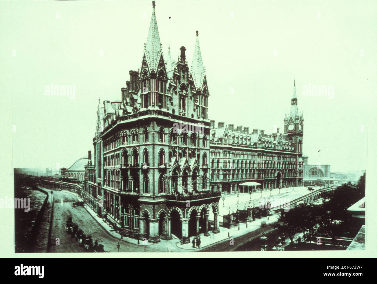 Archiv Bild von St. Pancras Station und Grand Hotel, in der es als abgeschlossen wurde. C 1876 Stockfoto