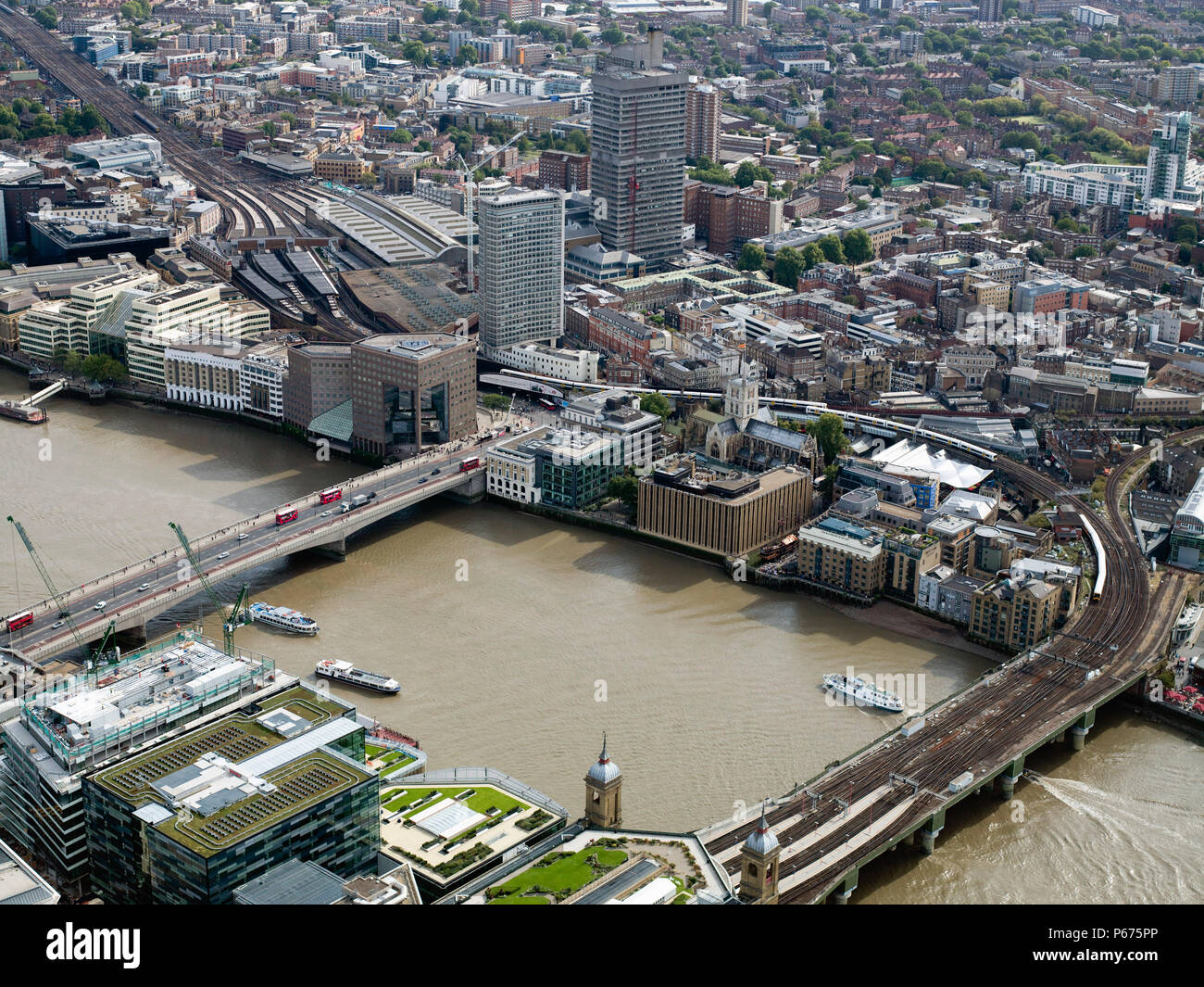 Luftaufnahme der London Bridge, London Bridge Station und die Baustelle für den Shard biuilding Projekt vom Architekten Renzo Piano entworfen. Stockfoto