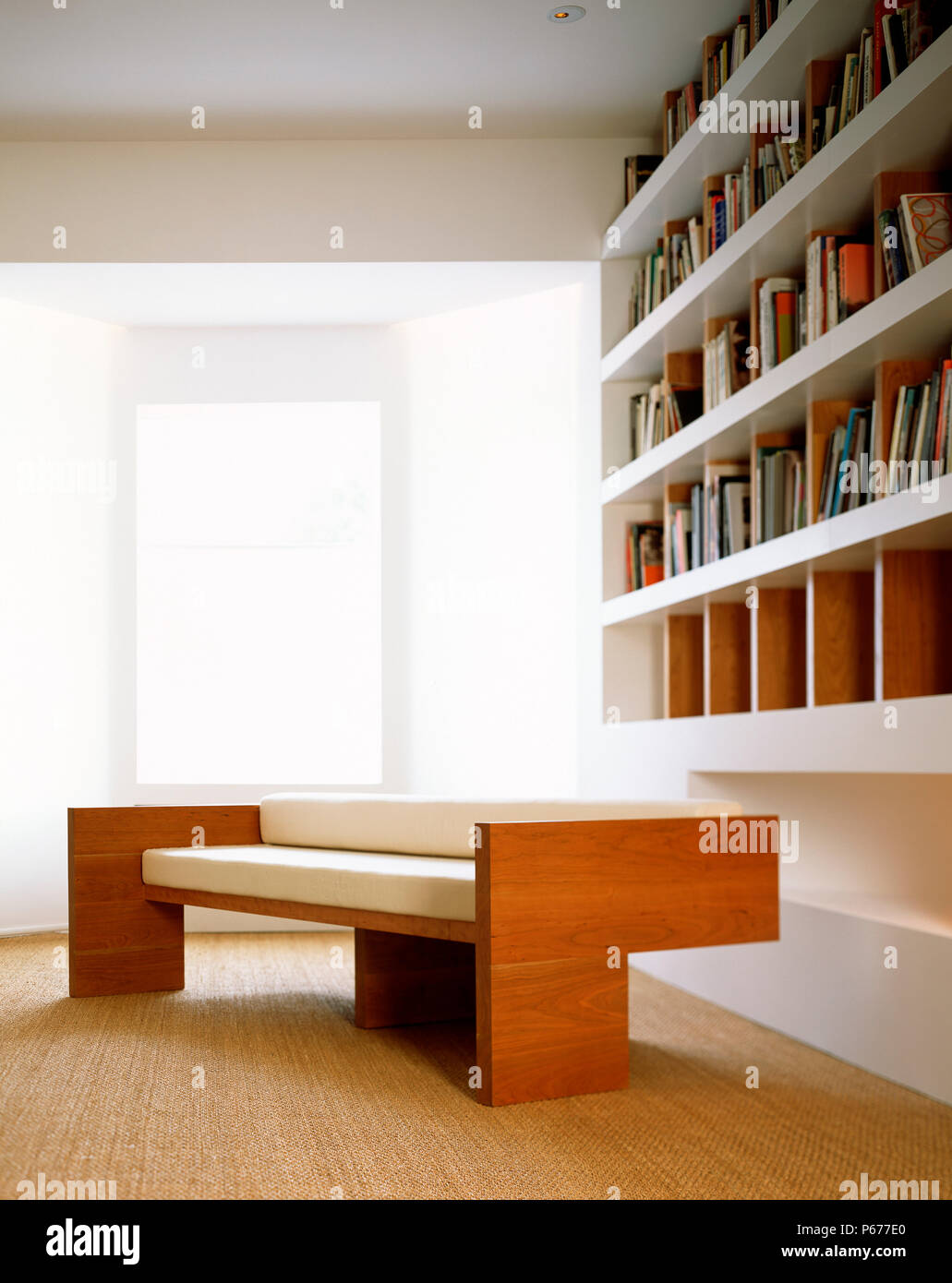 Sitz Und Bucherschranke In Modernen Privaten Bibliothek Stockfotografie Alamy