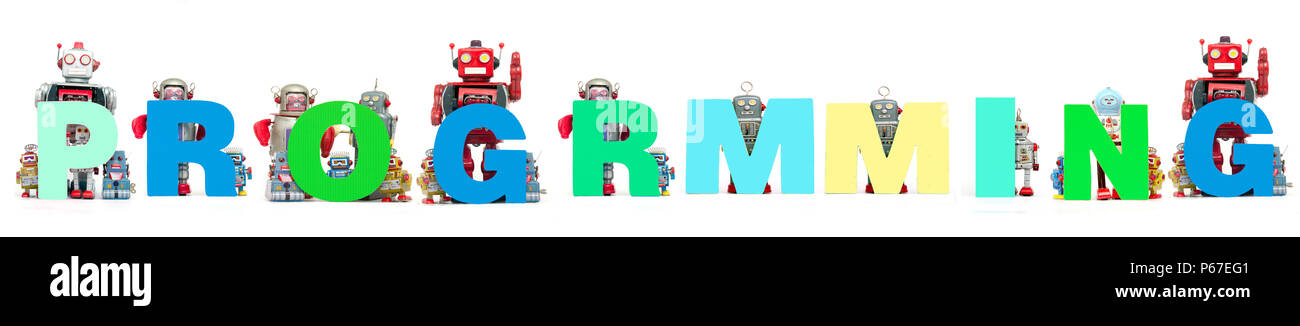 Retro Zinn Roboter Spielzeug halten, das Wort PROGRAMMIERUNG solated auf weißen Banner Stockfoto