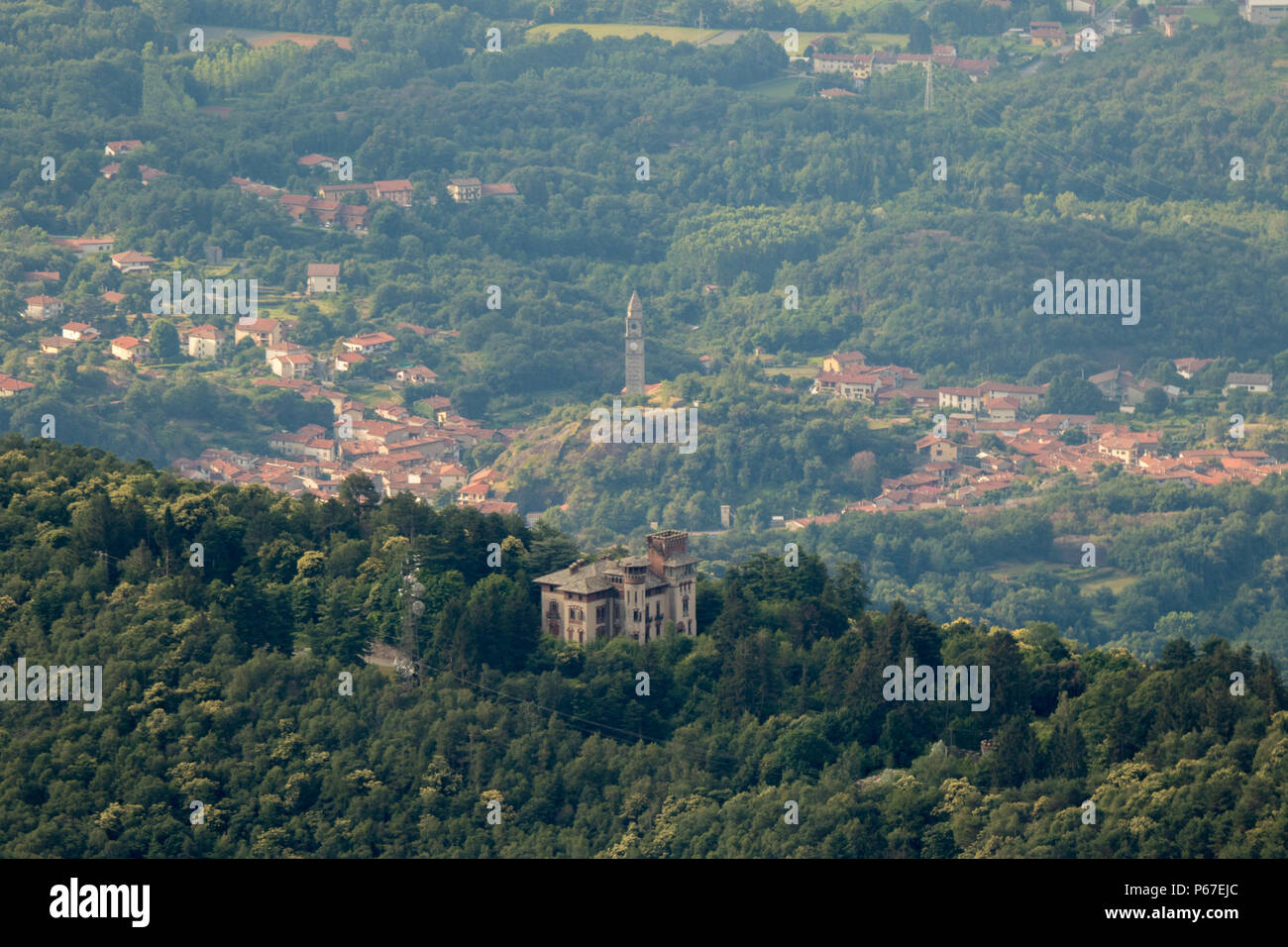 Castello Di Croce Serra Andrate . Piemonte Italien Stockfoto