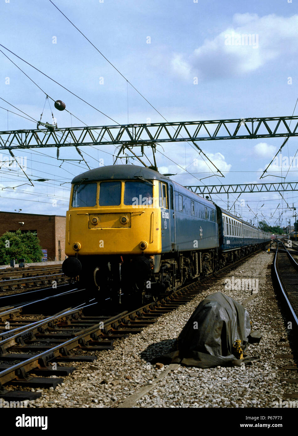 Carlisle. Nr. 85.003 kommt aus dem Süden mit dem 13:49 ex-Birmingham nach Glasgow Central. 26.07.1986. Stockfoto