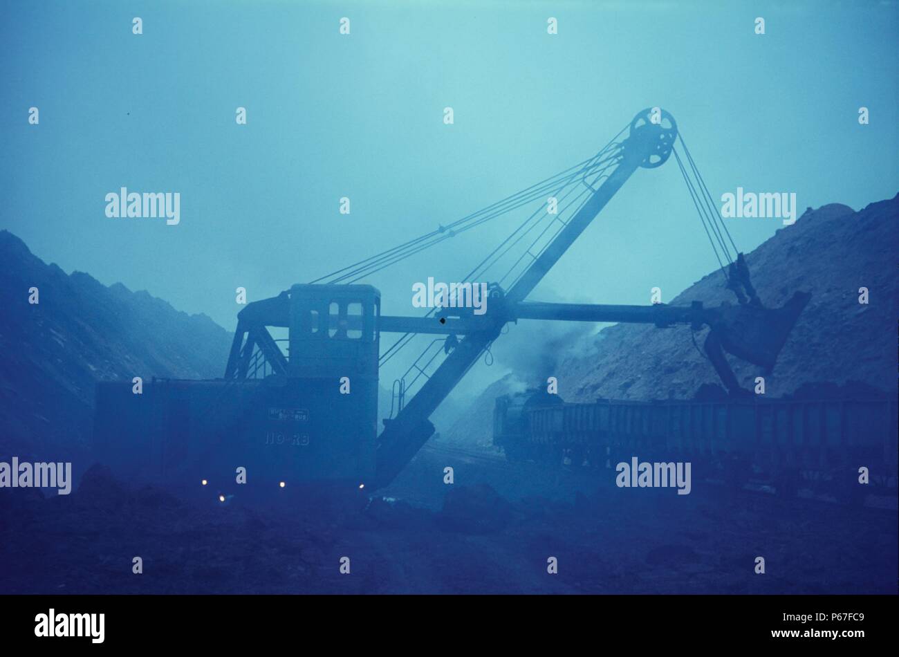 Corby Mineralien Abteilung Robert Stephenson & Weißdorn 0-6-0 ST Nr. 52 mit einer dauerhaften Weise Zug auf der Great Oakley Qarry Zweig am Mittwoch, dem 20. Novem Stockfoto