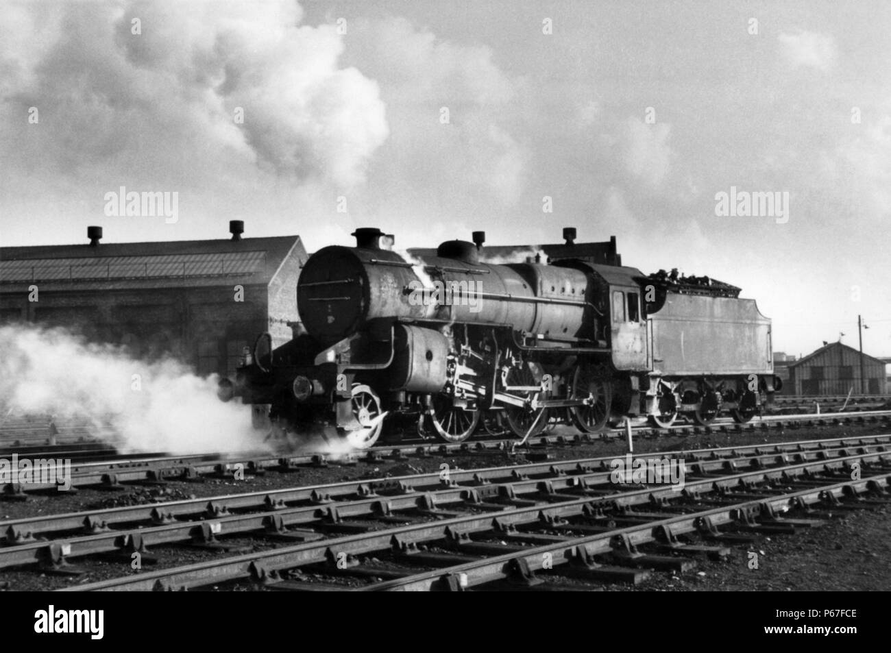 Krabbe in Stockport. 245 dieser herrlichen gemischten Verkehr Mogul 2-6-0 s über Fast die gesamte LMS-System gearbeitet. Stockfoto