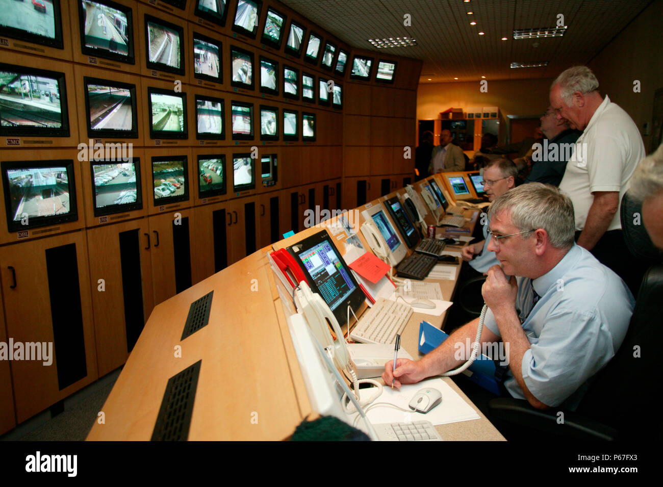 First ScotRail CCTV Control Center an Dunfirmline. Juni 2005 Stockfoto