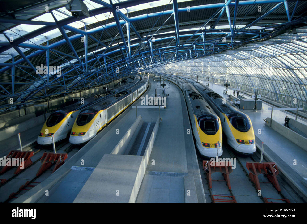 Vier Eurostar-züge im Londoner Bahnhof Waterloo International. 1996 Stockfoto