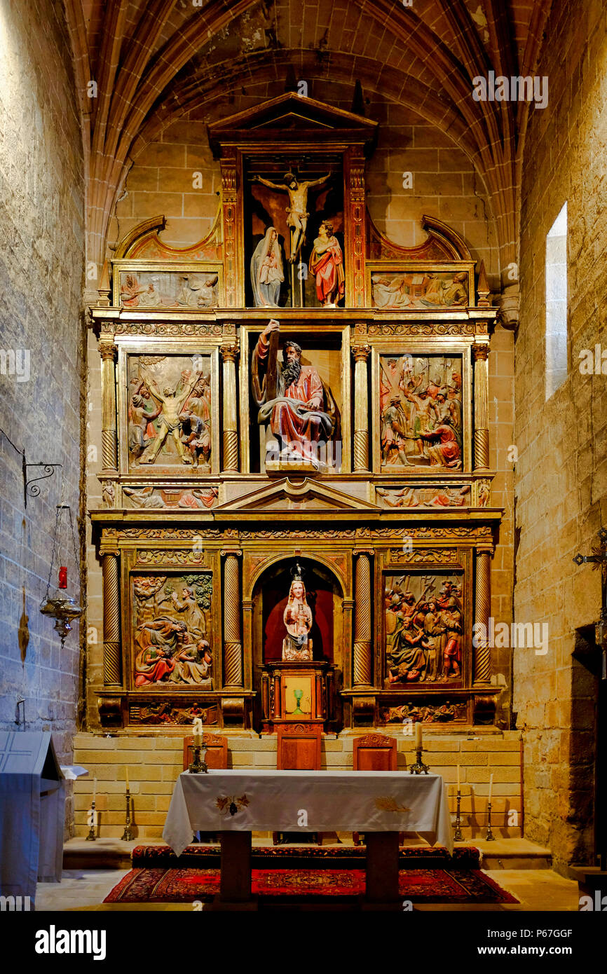 Altar der Kirche von San Andreas de Zariquiegui, Zariquiequi, Navarra, Spanien Stockfoto