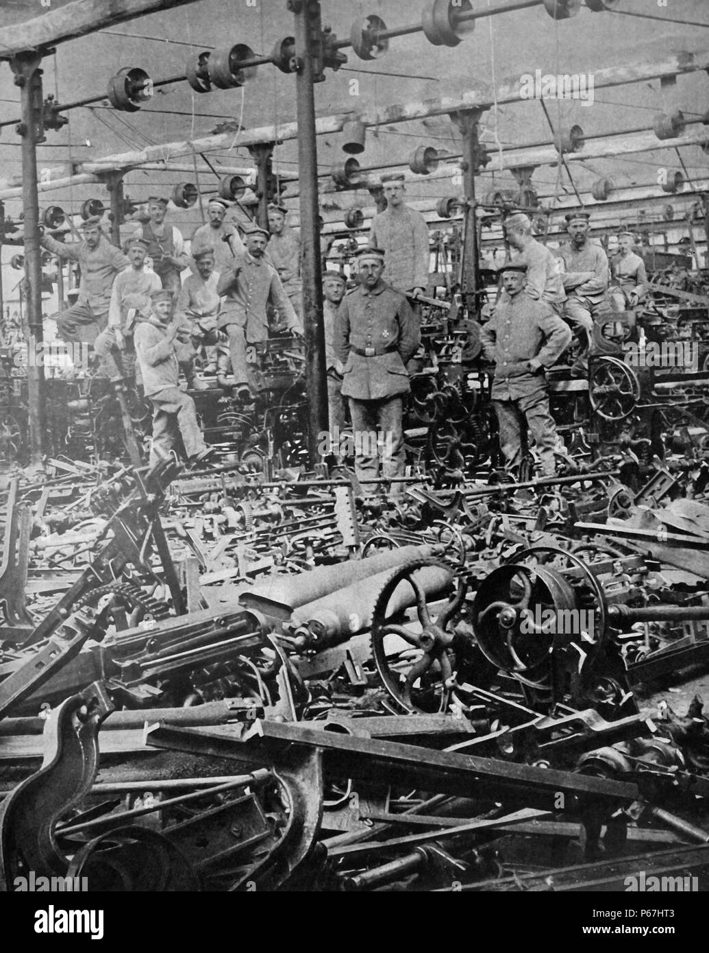 Zerstörung der eine französische Fabrik durch deutsche Truppen im Juni 1917;   Erster Weltkrieg Stockfoto
