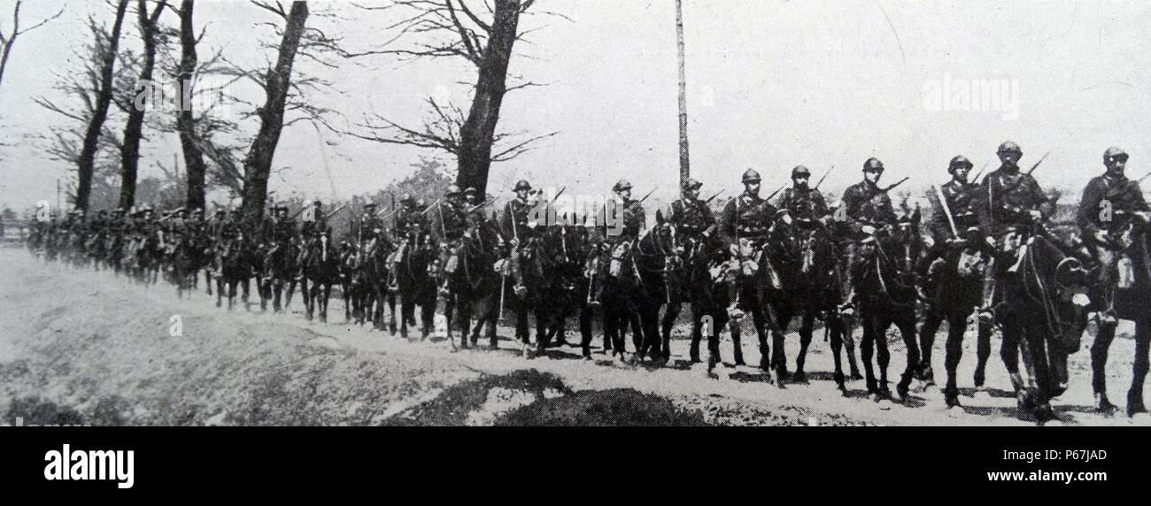 Belgische Soldaten auf dem Weg zur Schlacht;   während Weltkrieges einer 1914 Stockfoto