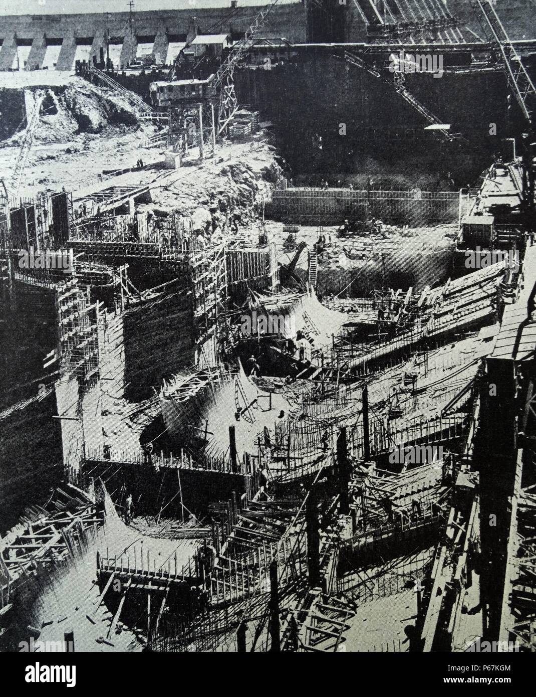 Gebäude das Fort Loudoun Dam, eine Einheit der Tennessee Valley Authority. Ein riesiges Unternehmen, sein Ziel war es, die leistungsstarke Tennessee River zugunsten der 4.500.000 Menschen, die im Tal leben zu nutzen. Circa 1940. Stockfoto