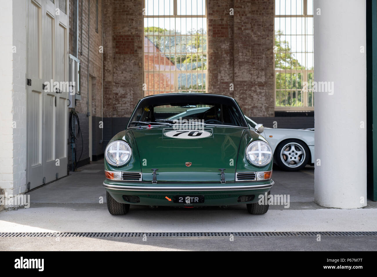 Porsche Garage Stockfotos und -bilder Kaufen - Alamy
