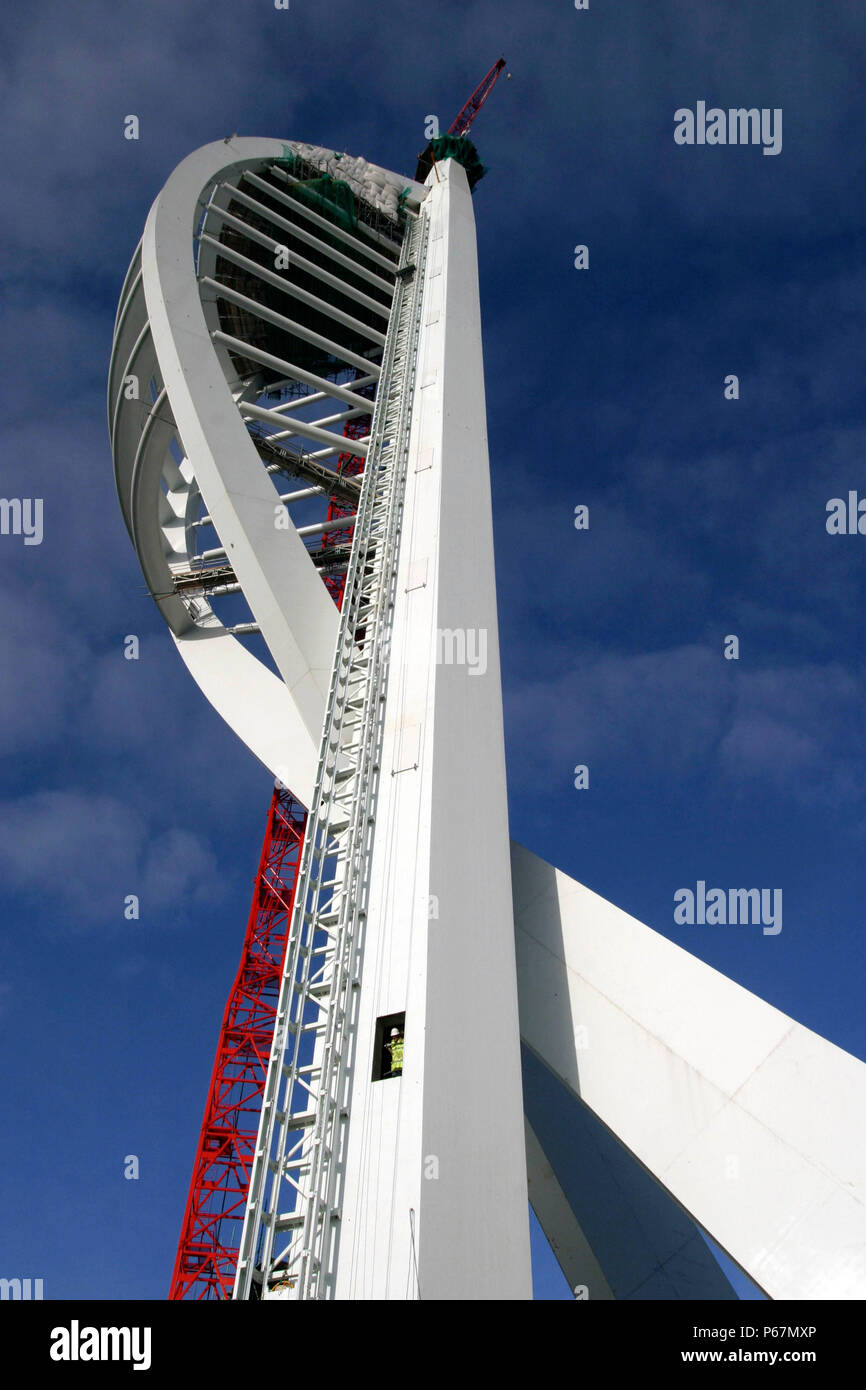 Die Spinnaker Tower (höchste public viewing Tower in Großbritannien) ist ein multi-million Großbritannien Millennium Kommission gefördertes Projekt zur Umgestaltung des w ausgerichtet Stockfoto