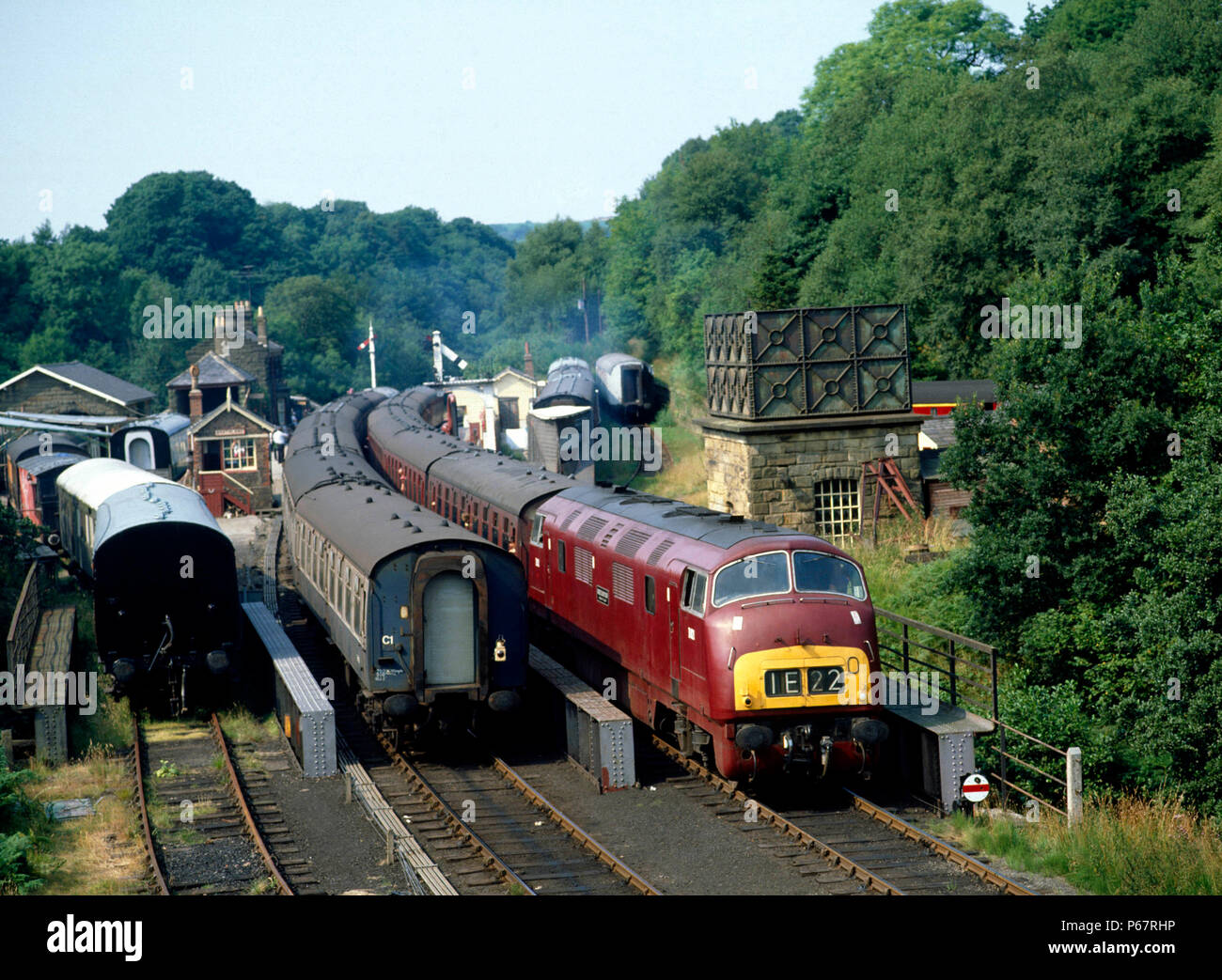 North Yorkshire Moors Railway. Nr. D 821 "Greyhound" steht in Goathland Station mit dem 14.55 Service von Grosmont in Pickering. 11. August 1983. Stockfoto