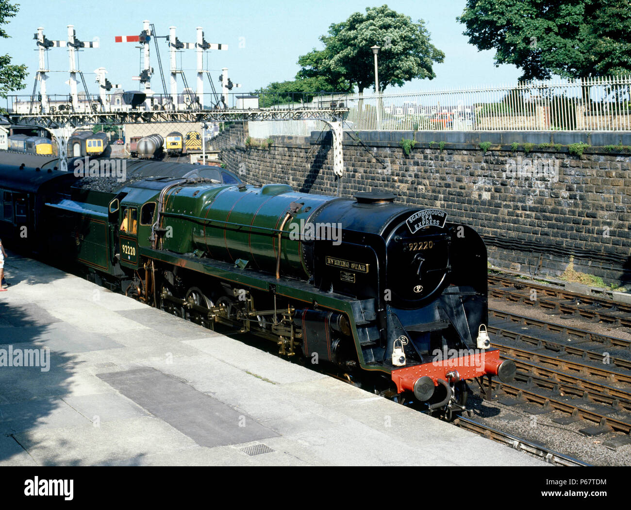 Scarborough Spa Express. Nr. 92220 "Evening Star" wartet von Scarborough Station für York abzuweichen. 14. August 1983. Stockfoto