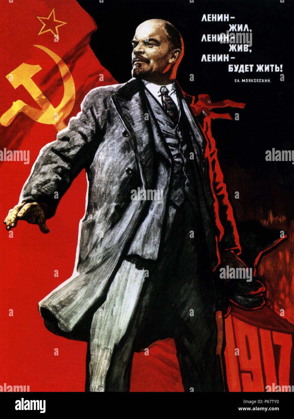 Die sowjetische Propaganda Poster. Text liest, "Lenin lebte, Lenin ist lebendig, Lenin wird Leben". Lenin war eine Russische kommunistische Revolutionär, Politiker und politische Theoretiker. Er diente als Führer der russisch-sowjetischen Föderativen Sozialistischen Republik von 1917, und dann gleichzeitig als Premier der Sowjetunion von 1922 bis zu seinem Tod. Unter seiner Verwaltung, das Russische Reich wurde aufgelöst und durch die Sowjetunion, eine sozialistische Staat ersetzt. Stockfoto