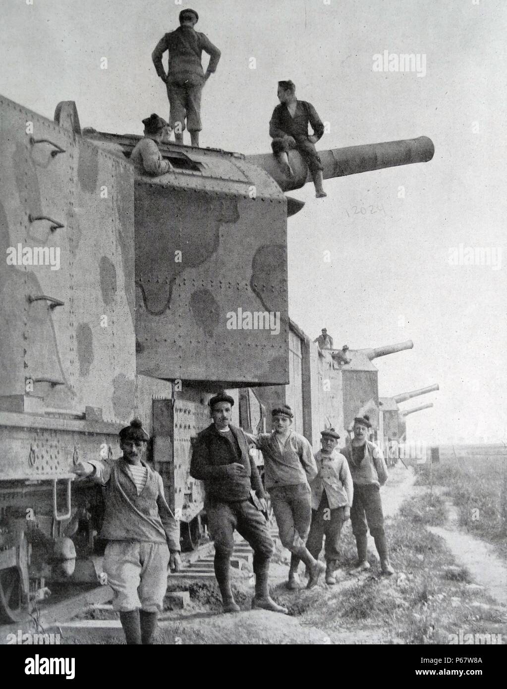Französische Bahn montiert Kanonen während des Ersten Weltkriegs 1916 Stockfoto