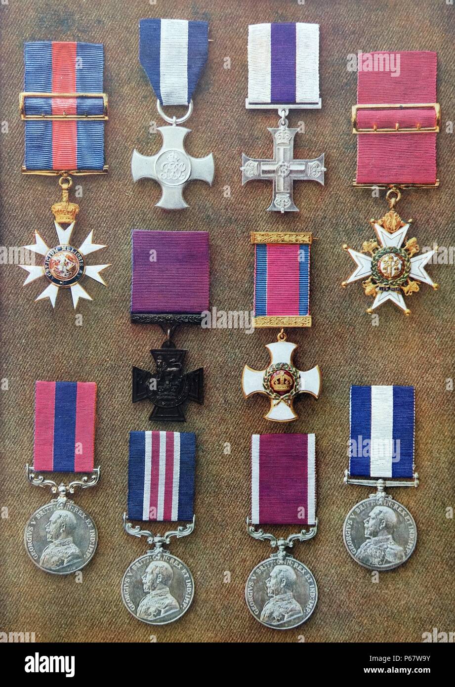 Britische militärische Medaillen des ersten Weltkrieg u.a. das Victoria-Kreuz (Plain lila Band, Mitte links). Stockfoto
