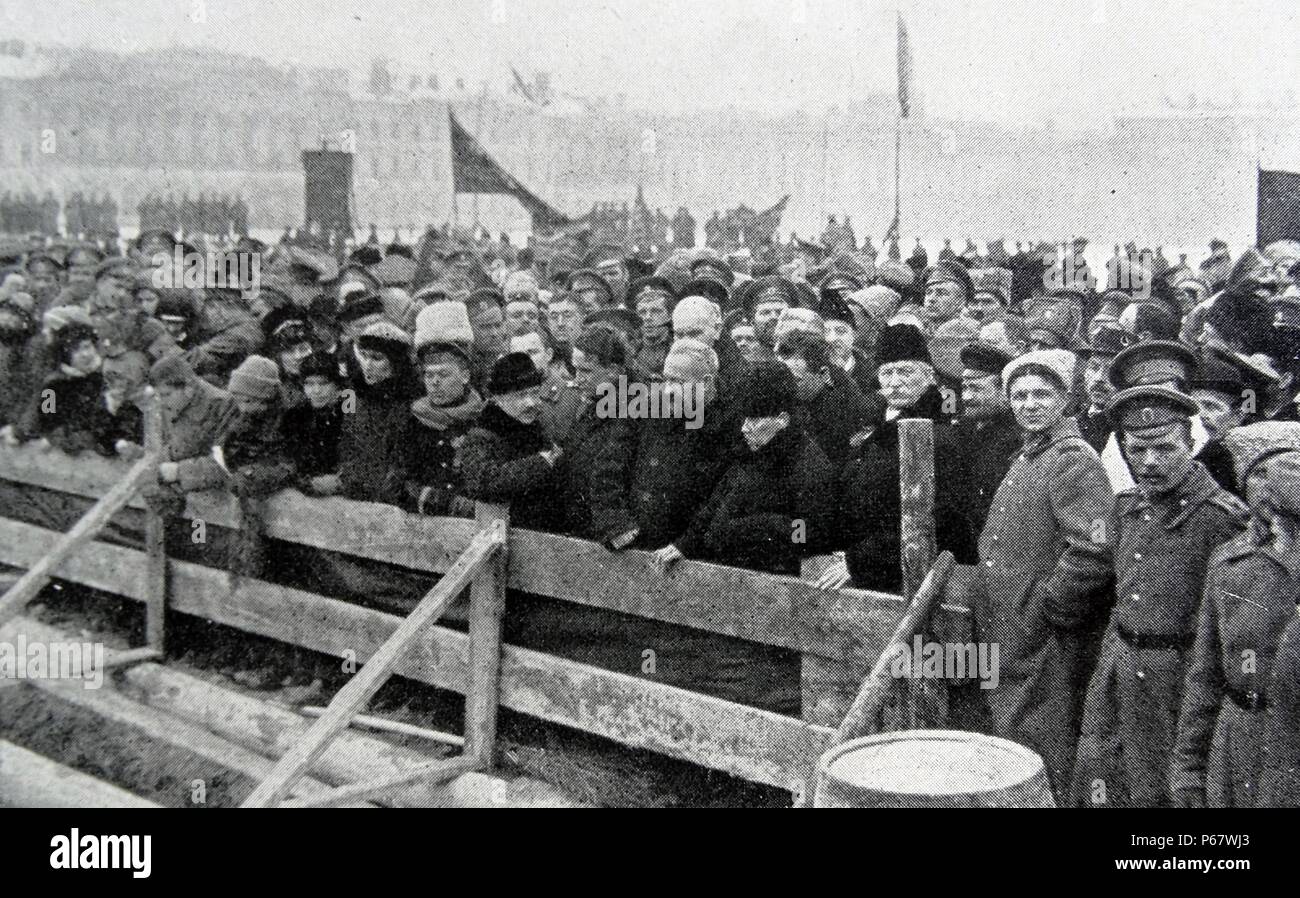 Prinz Georgi Lwow Premierminister von Russland, vom 15. März bis 21. Juli 1917 mit Pavel Miljukow (Miljukow) verantwortlich für die Außenpolitik in der Russischen Provisorischen Regierung mit Massen an eine Masse Beerdigung in St. Petersburg 1917 Stockfoto