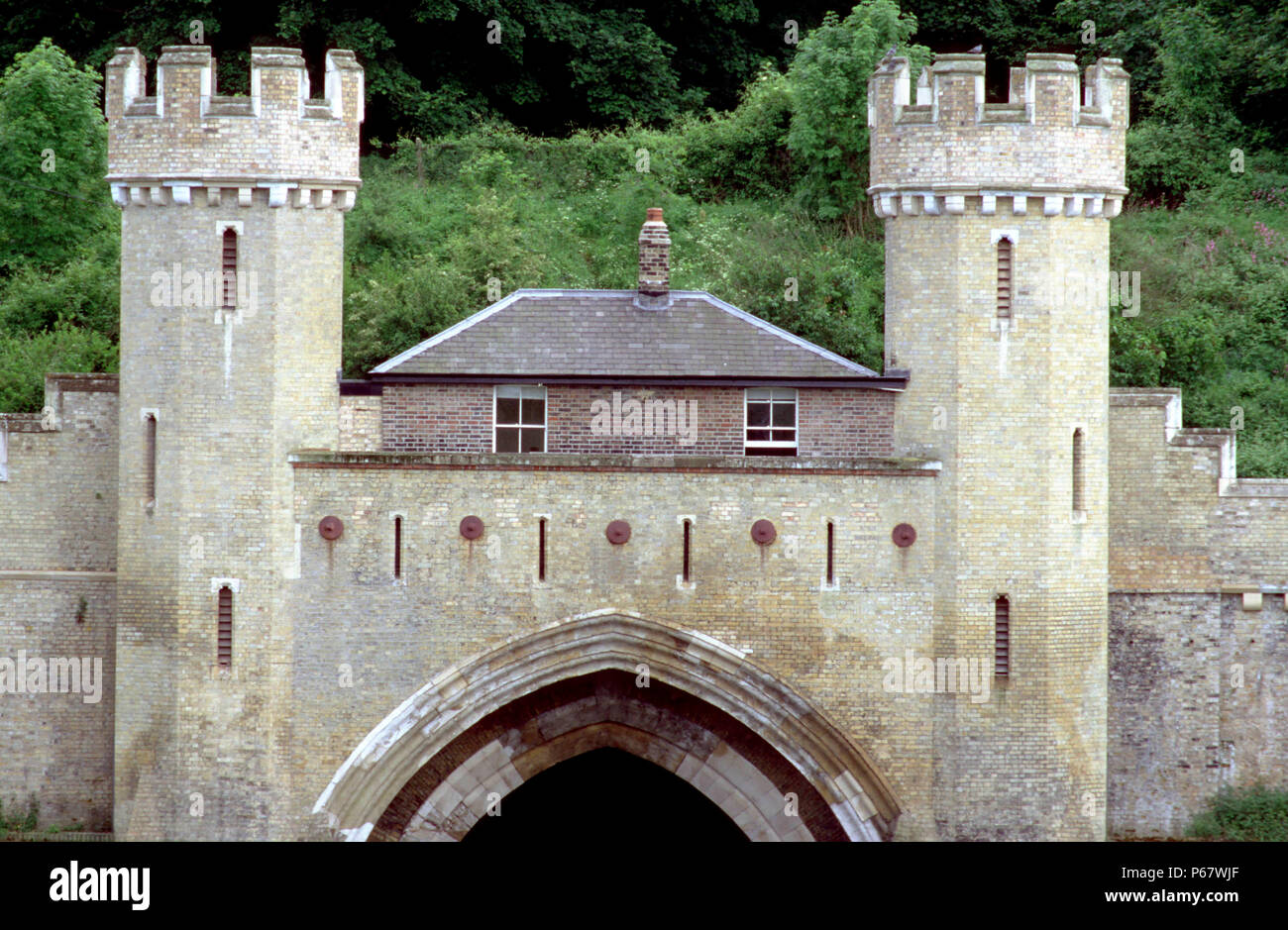 Das nordportal von Clayton Tunnel auf der London nach Brighton mit dem Häuschen oben, dass ist noch belegt. C 1999 Stockfoto