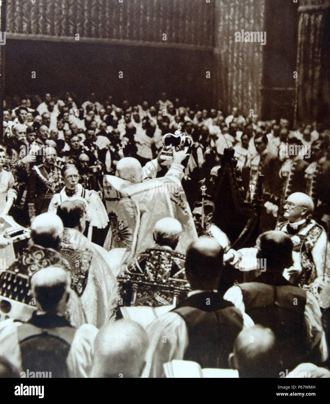 Krönung britischer König George VI in der Westminster Abbey. George VI (Albert Frederick Arthur George; 14. Dezember 1895 - vom 6. Februar 1952) König des Vereinigten Königreichs und der Dominions des British Commonwealth von 11 Dezember 1936 bis zu seinem Tod. Er war der letzte Kaiser von Indien und der erste Leiter des Commonwealth Stockfoto
