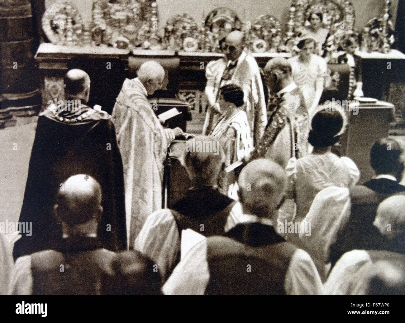 Krönung britischer König George VI in der Westminster Abbey. George VI (Albert Frederick Arthur George; 14. Dezember 1895 - vom 6. Februar 1952) König des Vereinigten Königreichs und der Dominions des British Commonwealth von 11 Dezember 1936 bis zu seinem Tod. Er war der letzte Kaiser von Indien und der erste Leiter des Commonwealth Stockfoto