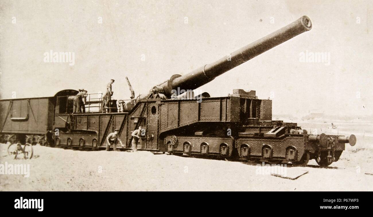 Große Britische Artillerie Kanone auf Eisenbahnwagen für die Bereitstellung während des Zweiten Weltkrieges eine montiert Stockfoto
