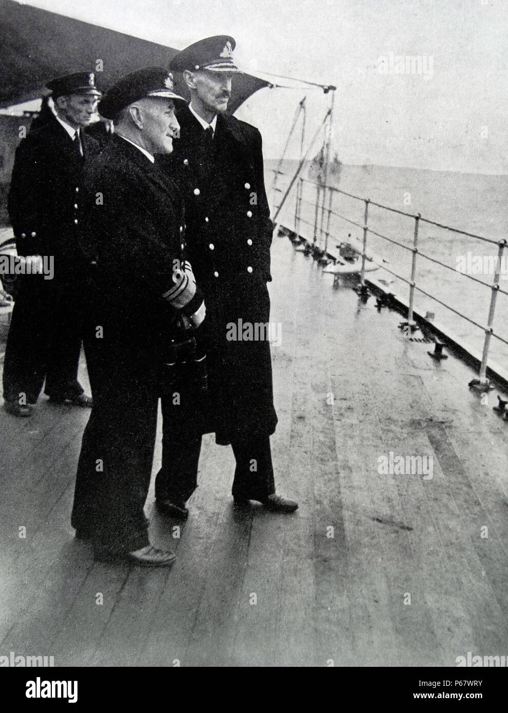 König Haakon VII und die königliche Familie von Norwegen zurück auf die HMS Norfolk nach der Befreiung von Norwegen nach dem zweiten Weltkrieg Stockfoto