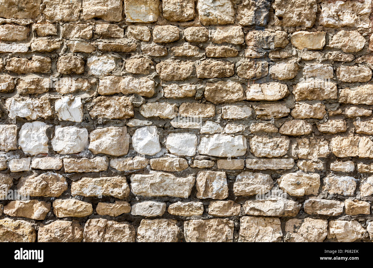 Grobe Steinmauer Als Kreative Hintergrund Textur Natursteine Mauerwerk Mit Ungleichmassige Nahte Stockfotografie Alamy