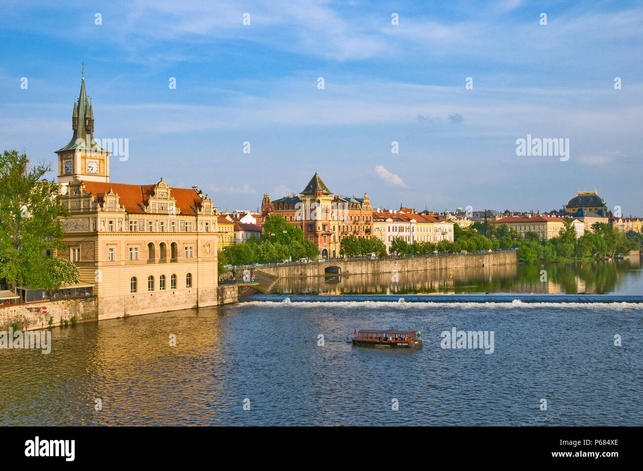 Schöne Aussicht auf Prag und Vlltava Fluss von der Karlsbrücke, Tschechien, Ost Europa Stockfoto