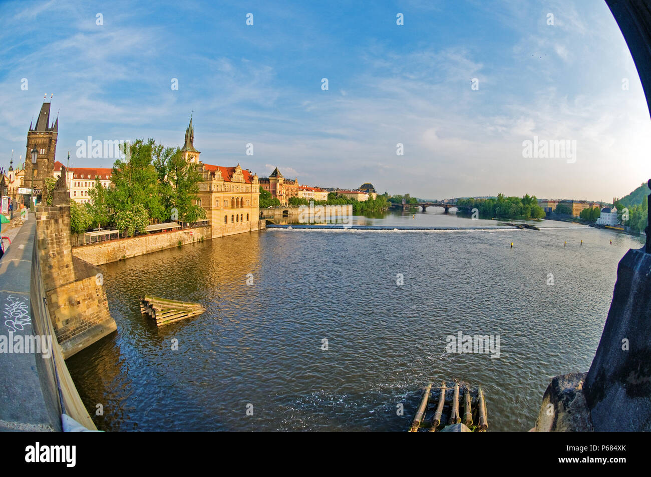 Schöne Aussicht auf Prag und Vlltava Fluss von der Karlsbrücke, Tschechien, Ost Europa Stockfoto