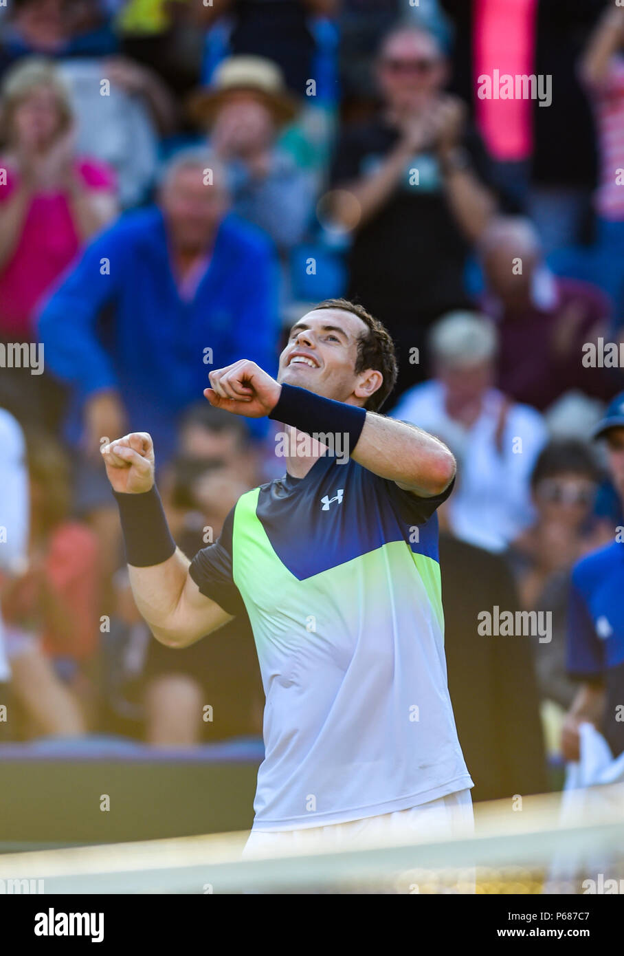 Andy Murray Großbritannien feiert seinen Gewinn über Stan Wawrinka der Schweiz während des Natur Tal internationalen Tennisturnier in Devonshire Park in Eastbourne East Sussex UK. 25. Juni 2018 Stockfoto