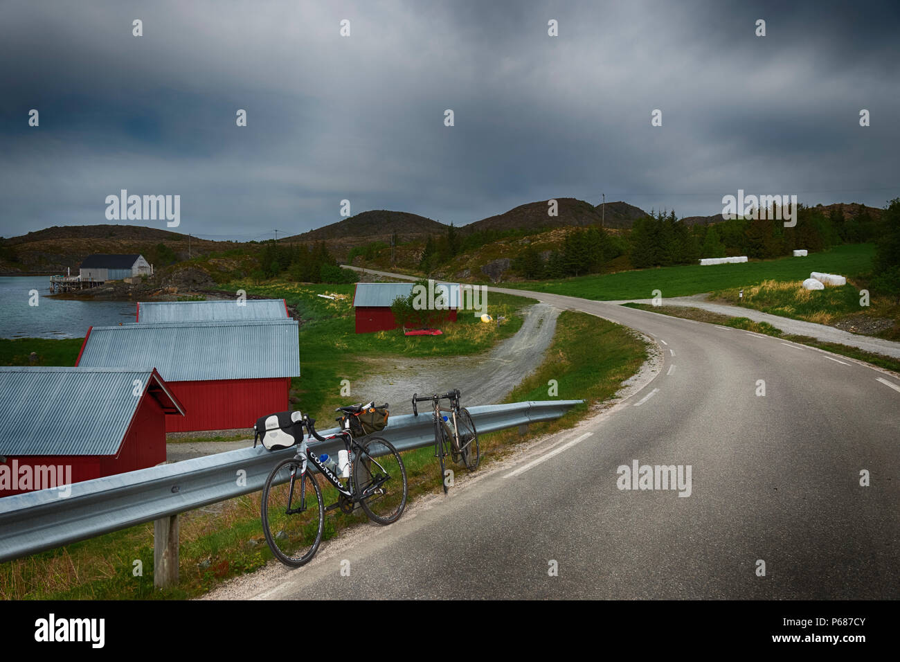 Radfahren rund um Leka Island, Norwegen. Stockfoto