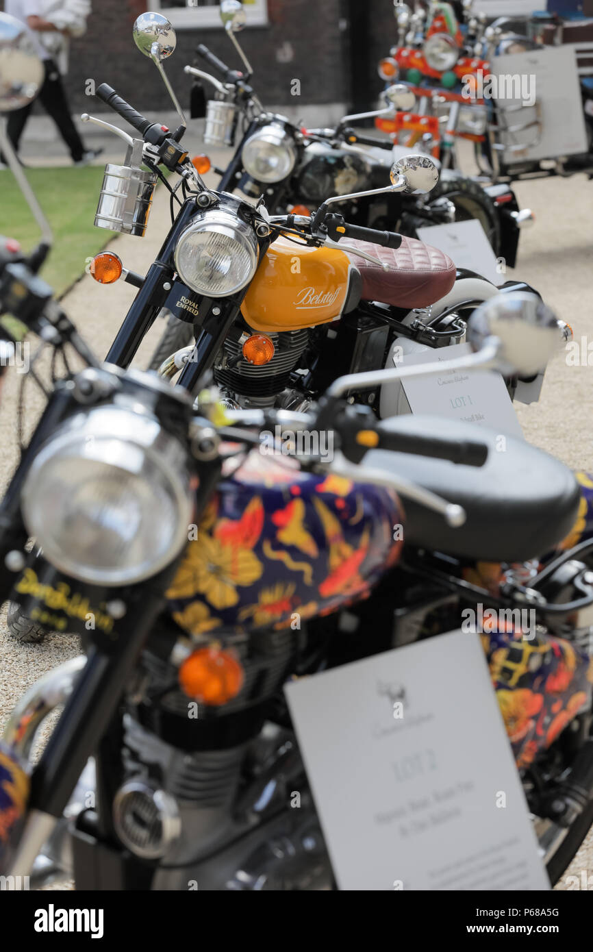 London, Großbritannien. 28 Juni, 2018. Die Beurteilung der schillernden Concours d'éléphant Flotte von kundenspezifischen Fahrzeugen geführt von SKH Prinz Michael von Kent im Royal Hospital Chelsea. Credit: Amanda Rose/Alamy leben Nachrichten Stockfoto