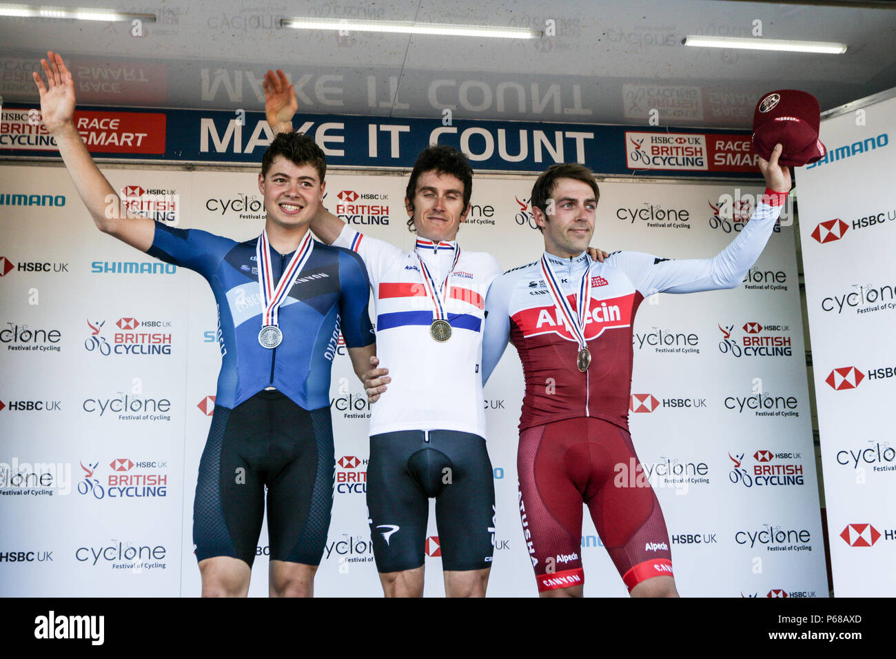 Northumberland, Großbritannien. 28 Juni, 2018. Geraint Thomas von Team Sky benötigt Gold, Harry Tanfield von Canyon Eisberg Silber und Alex Dowsett Team Katusha - Alpecin Bronze in der Elite mens Rennen Credit: Dan Cooke Credit: Dan Cooke/Alamy leben Nachrichten Stockfoto