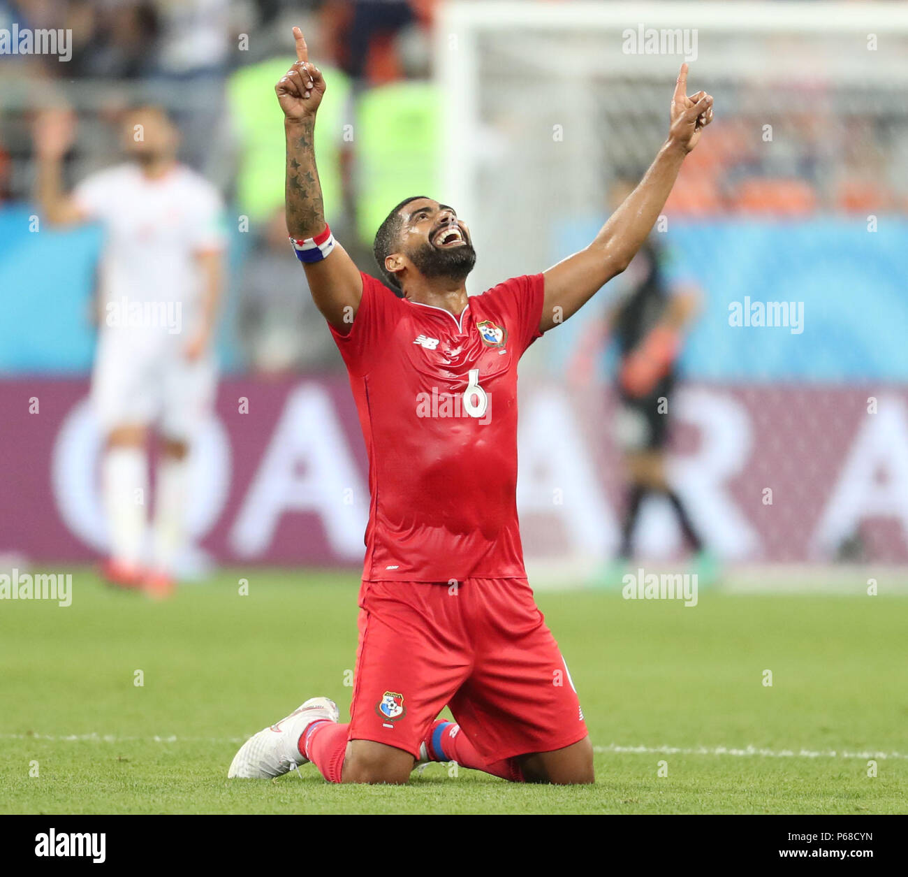 Knittelfeld, Russland. 28 Juni, 2018. In Panama Gabriel Enrique Gomez feiert nach einem Eigentor von Tunesien Yassine Meriah während der FIFA WM 2018 Gruppe G Fußballspiel zwischen Tunesien und Panama an der Steiermark Arena, in Knittelfeld, Russland, 28. Juni 2018. Credit: Mokhtar Hmima/dpa/Alamy leben Nachrichten Stockfoto