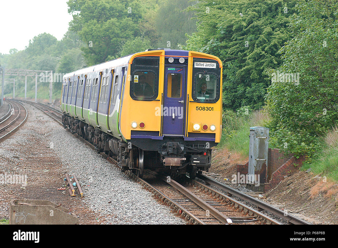 Der Silverlink Metro Netzwerk ist auf der Euston - Watford dritte Schiene dc-Route eine häufige lokale Service zwischen diesen beiden Zentren zur Verfügung zu stellen. Eine loc Stockfoto