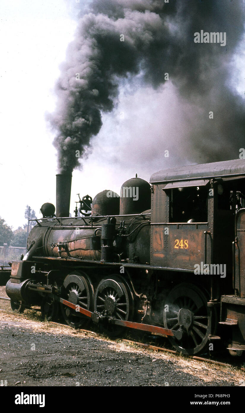 Diese hohe Stepping Schokolade farbige Schönheit entdeckt wurde Ende seiner Tage auf Pilot Aufgaben von San Bernardo arbeitet. Die Chilenische mainline Spurweite gebaut Stockfoto