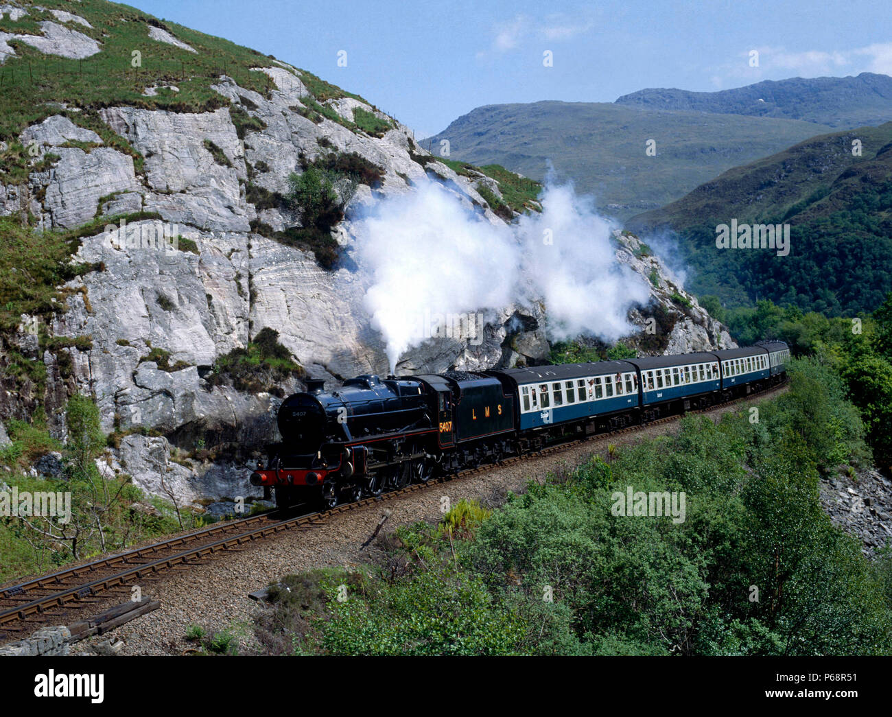 West Highlander. Nr. 5407 Köpfe weg vom Loch Ailort für Mallaig mit 11:10. ex Fort William. 28.05.1984. Stockfoto