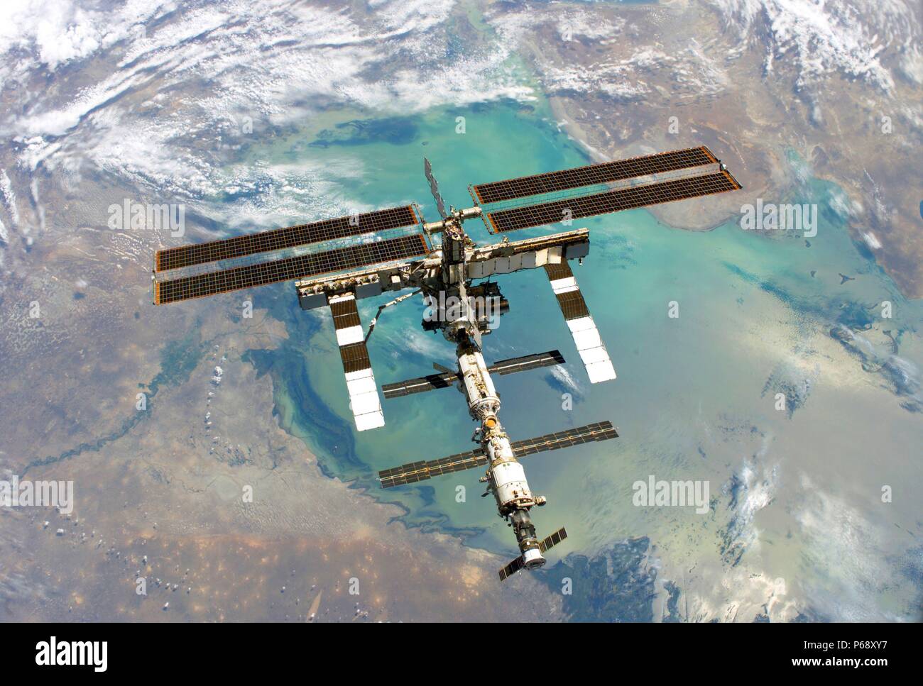Foto von der internationalen Raumstation; Foto von Shuttle Discovery. Vom 2005 Stockfoto