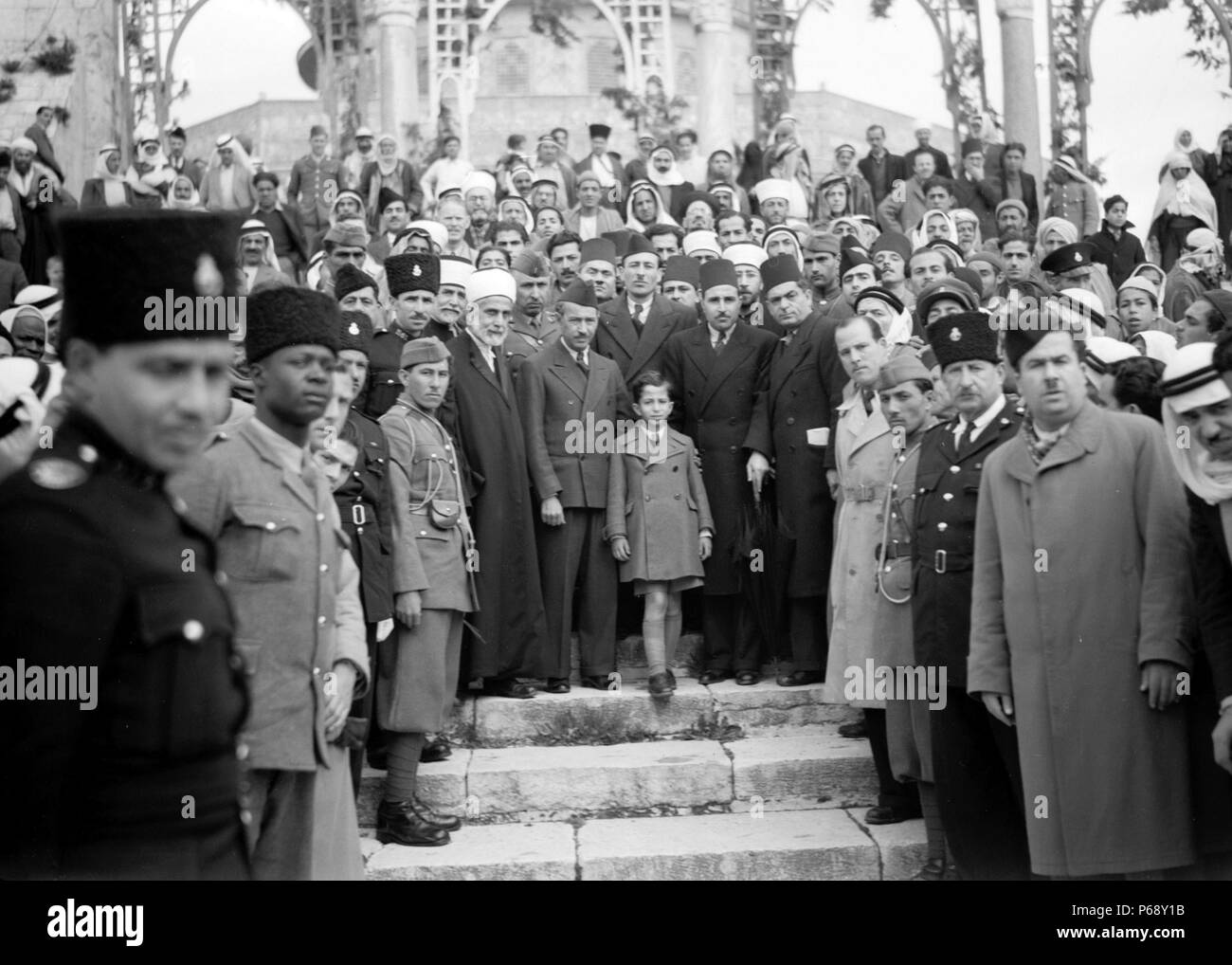 Foto von Faisal II (1935-1958) der letzte König von Irak in die heilige Moschee in Jerusalem. Er war während der Juli Revolution gemeinsam mit zahlreichen Mitgliedern seiner Familie ermordet. Vom 1945 Stockfoto