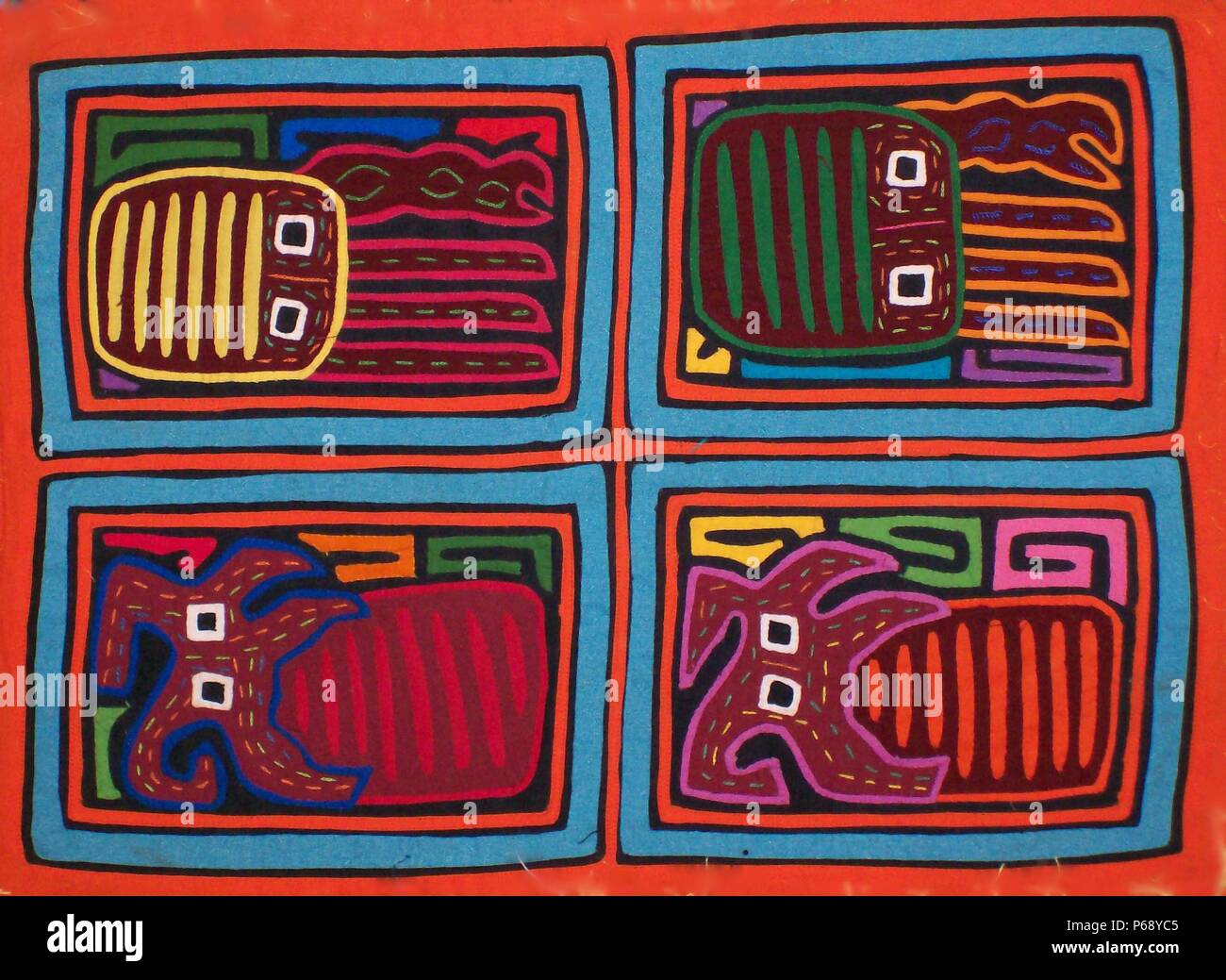 Mola textile von Kuna indischen Künstler, zeigt ein wirbelloses Tier. Von den San Blas Archipel, Panama. Reverse applique Design auf weibliche Bluse getragen. Und Tintenfisch. Stockfoto