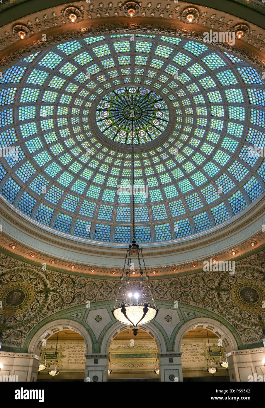 Chicago, Illinois, USA - Juni 22, 2018 Der Innenraum und der Kuppel am Chicago Cultural Center. Stockfoto